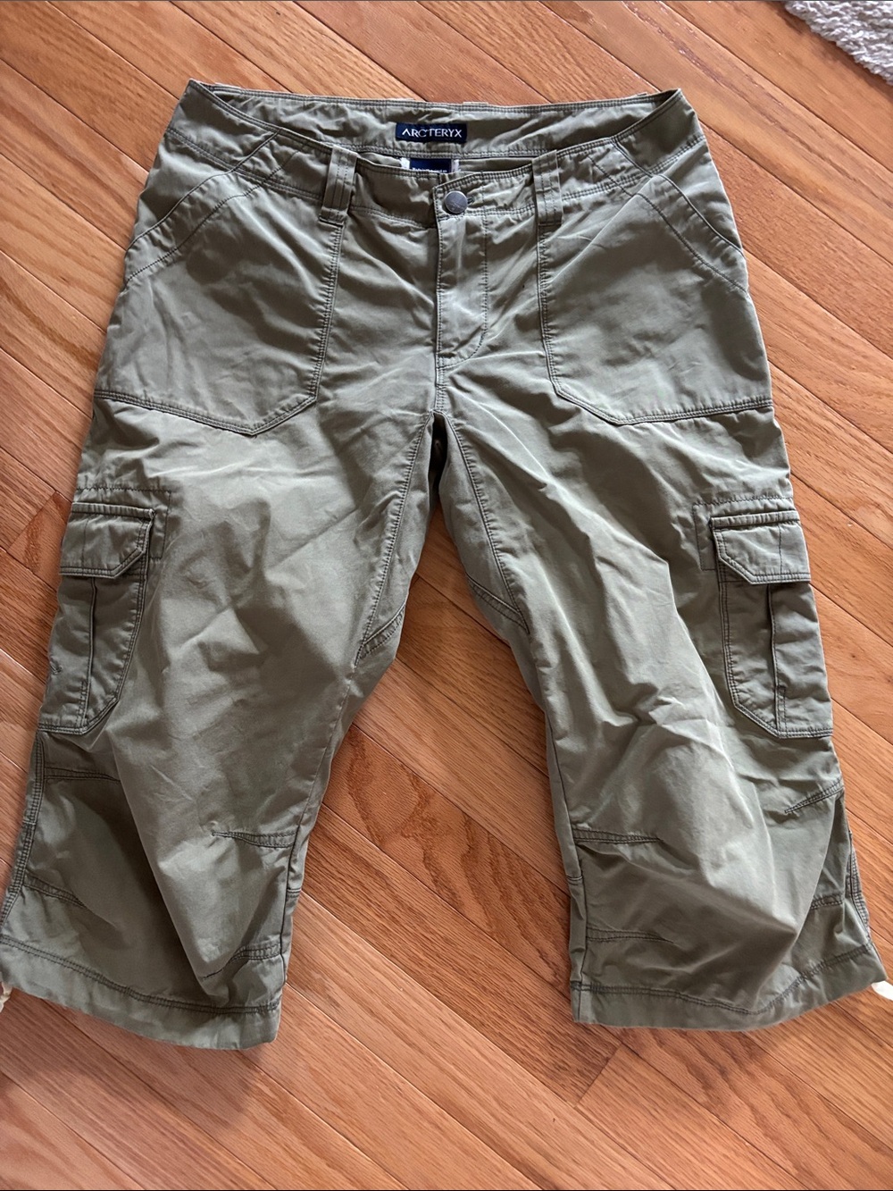 Arc’teryx cropped cargo pants green size 6 vintage gorpcore Cabincore hiking